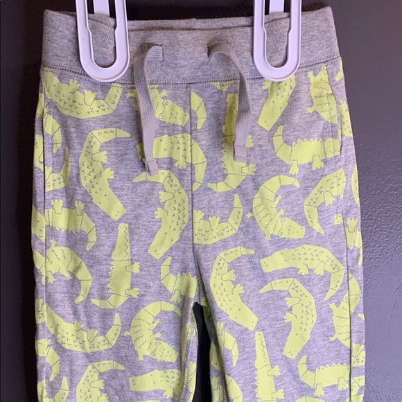 Baby Gap Gray and green toddlers Crocodile Print Bottoms size 2 years - Picture 2 of 4